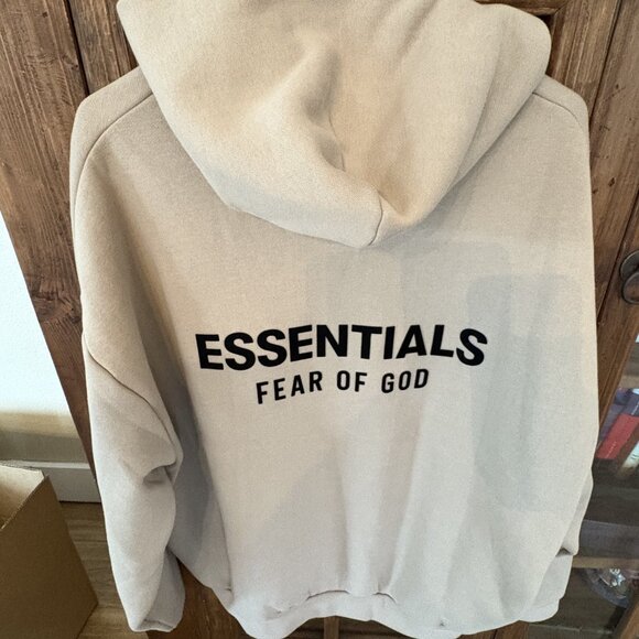 NEVER WORN Fear of God Essentials Fleece Hoodie in Desert Sand - Size M - Picture 3 of 5